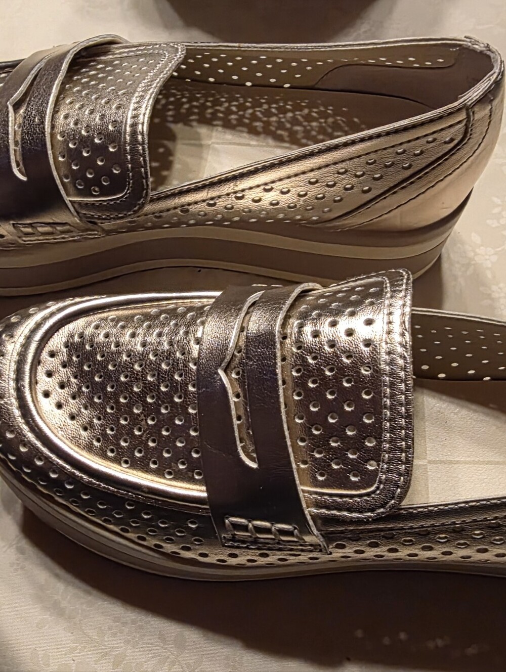 Beauiful Metallic Platform Shoe